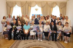 В День семьи, любви и верности медалями «За любовь и верность» отмечены 17 супружеских пар